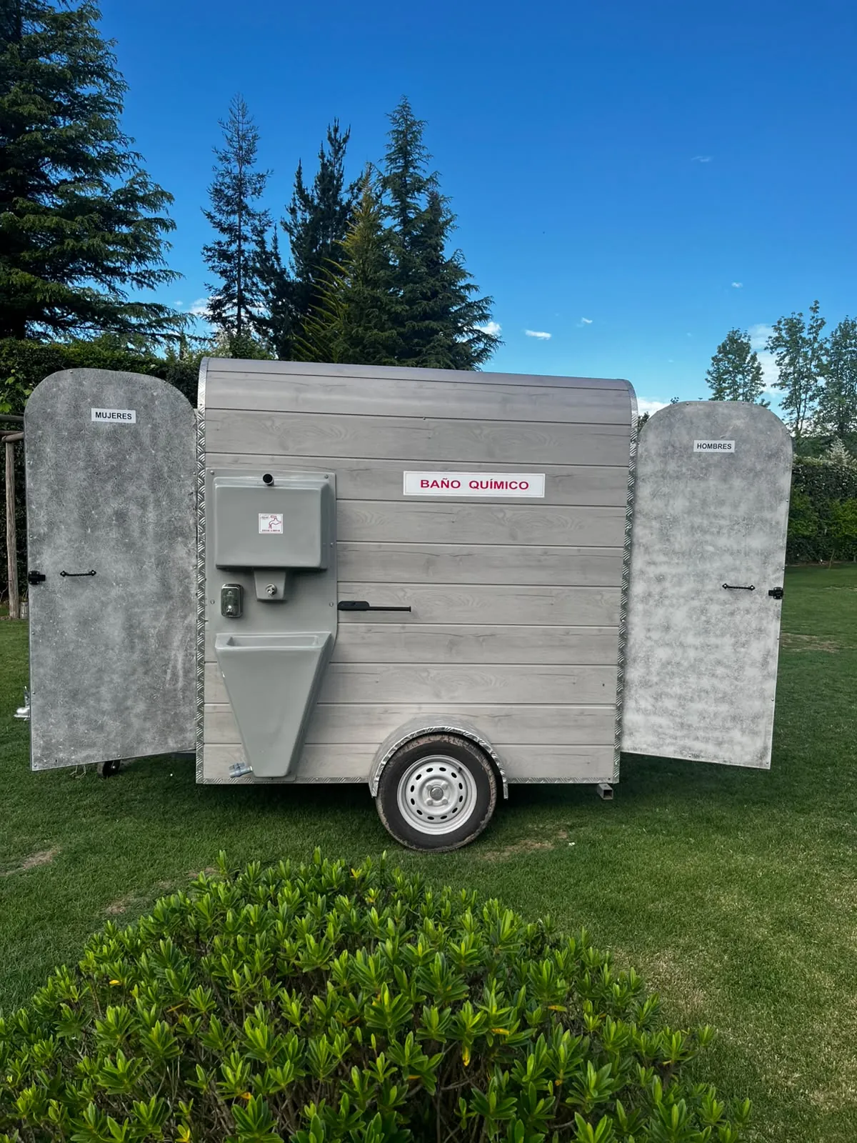 Carro con baño cuádruple